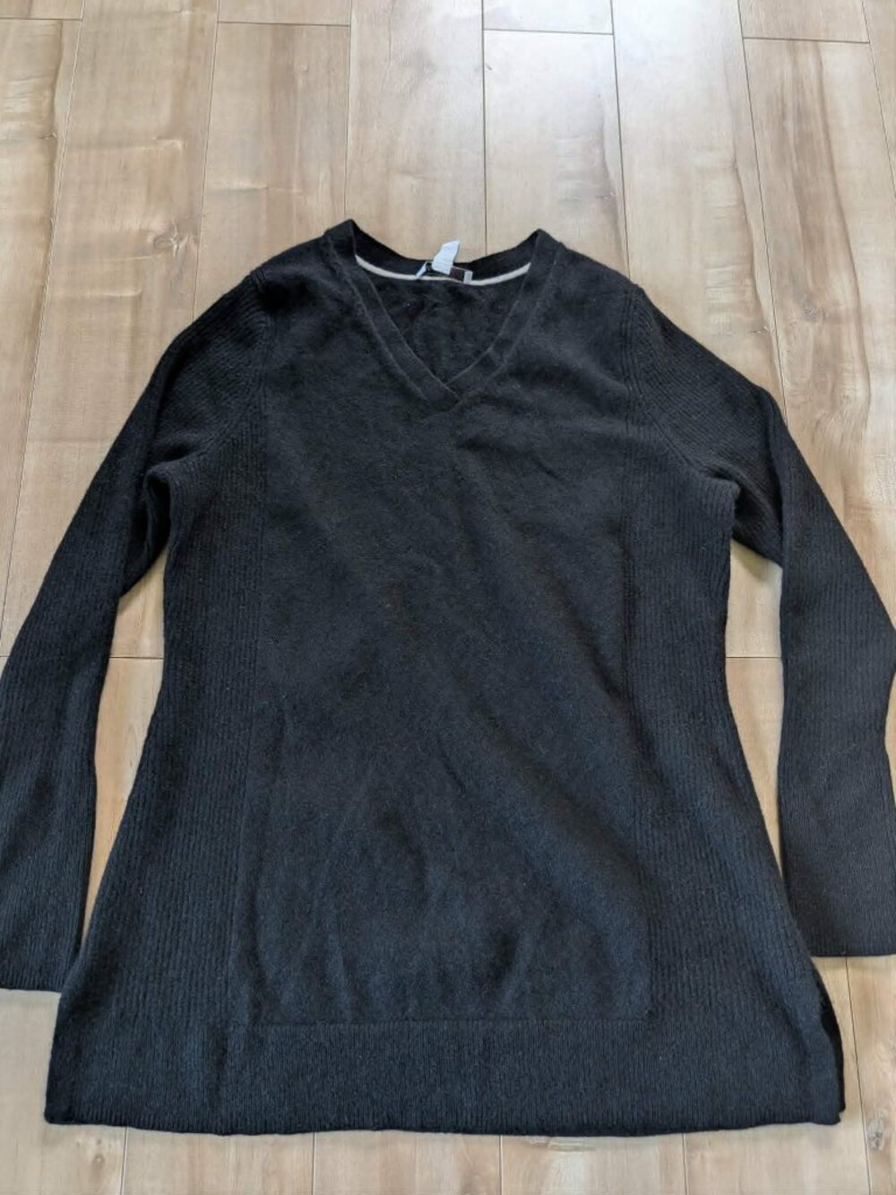 Isaac Mizrahi Live 100% Cashmere Black V-Neck Sweater Women's L Soft Luxury Knit